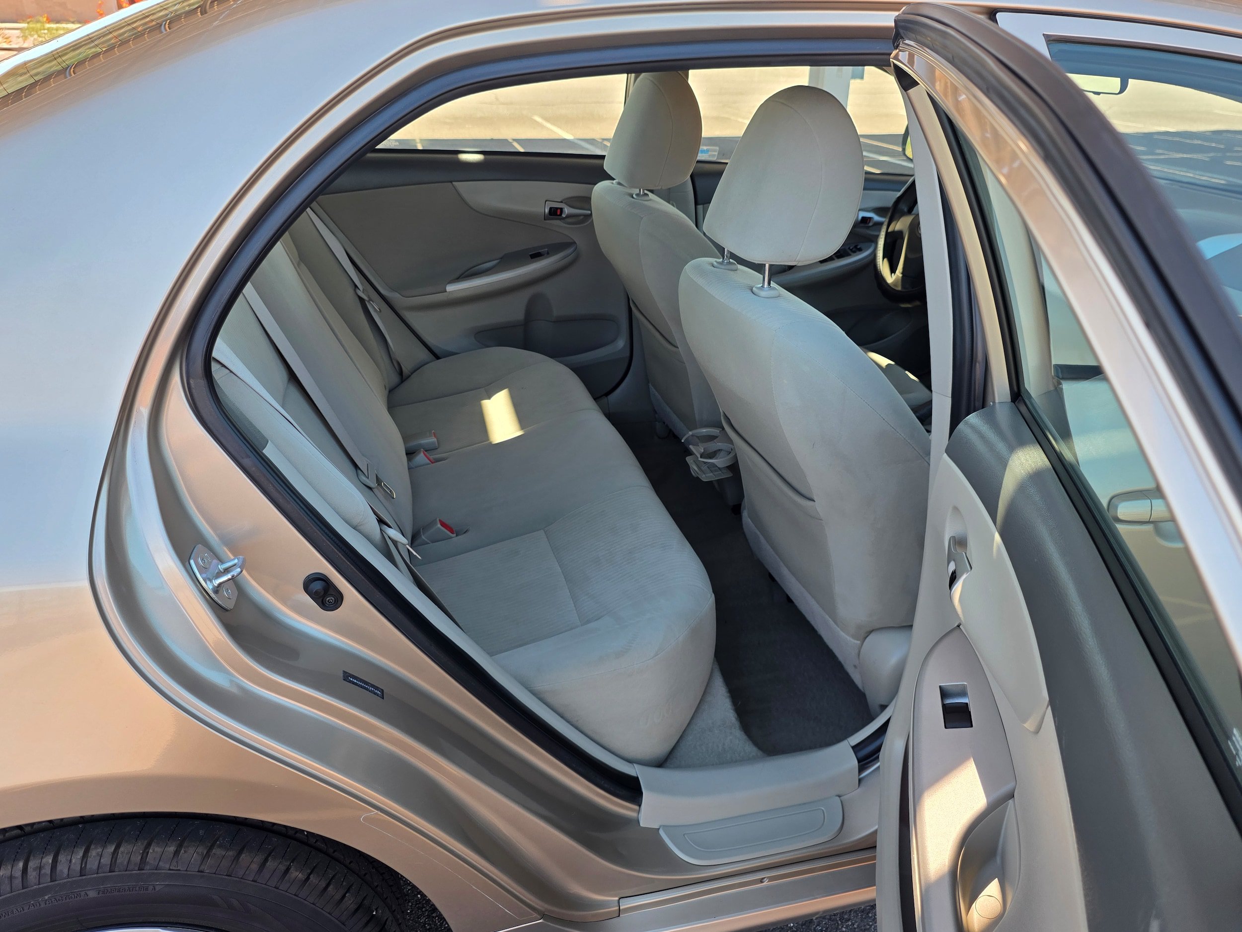 Used 2010 Toyota Corolla LE FWD image 21
