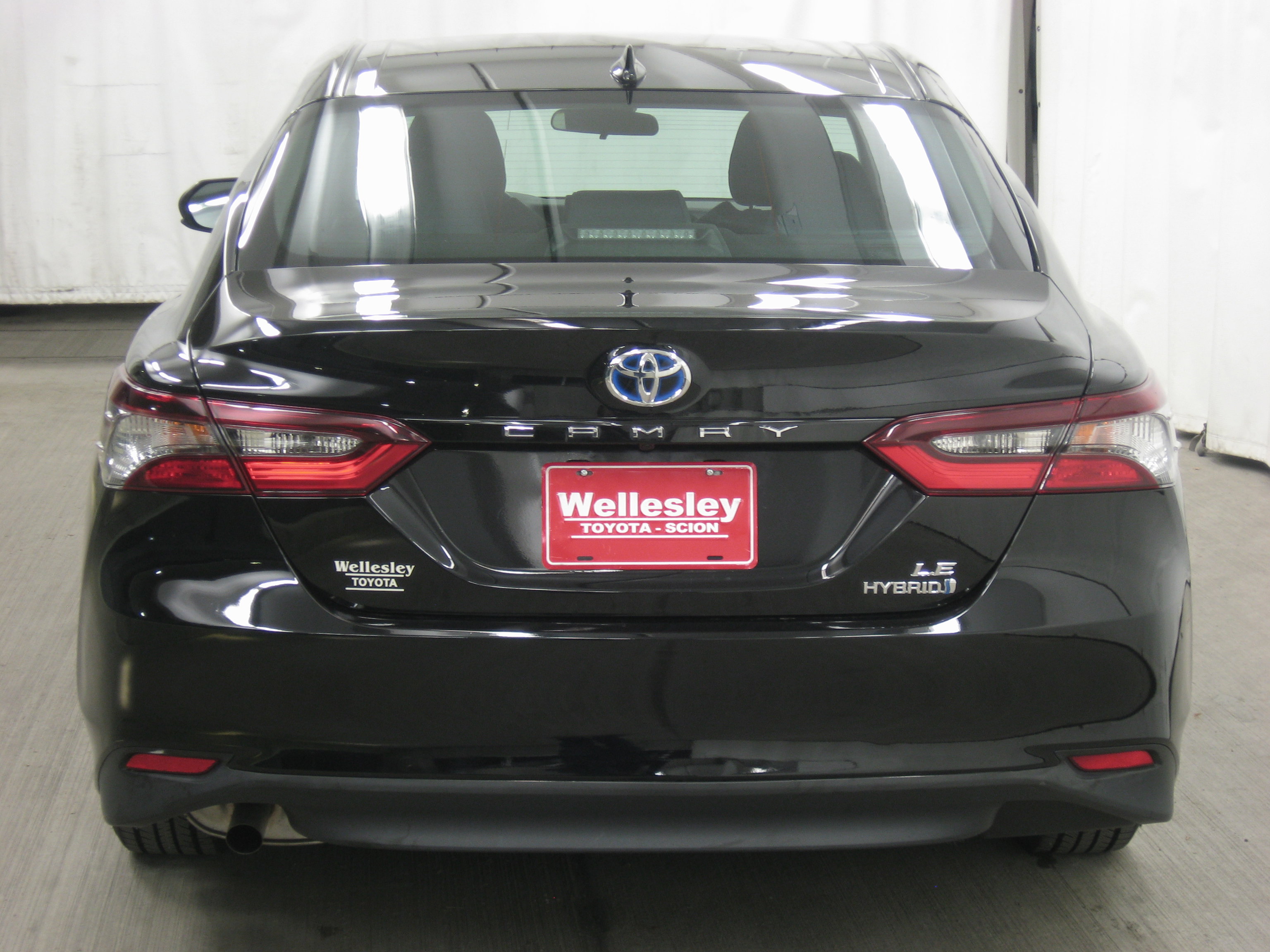 Used 2021 Toyota Camry LE image 25