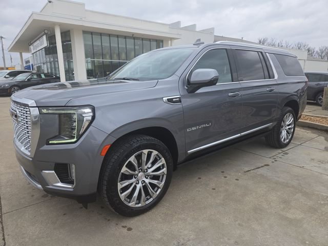 Used 2022 GMC Yukon XL Denali image 1