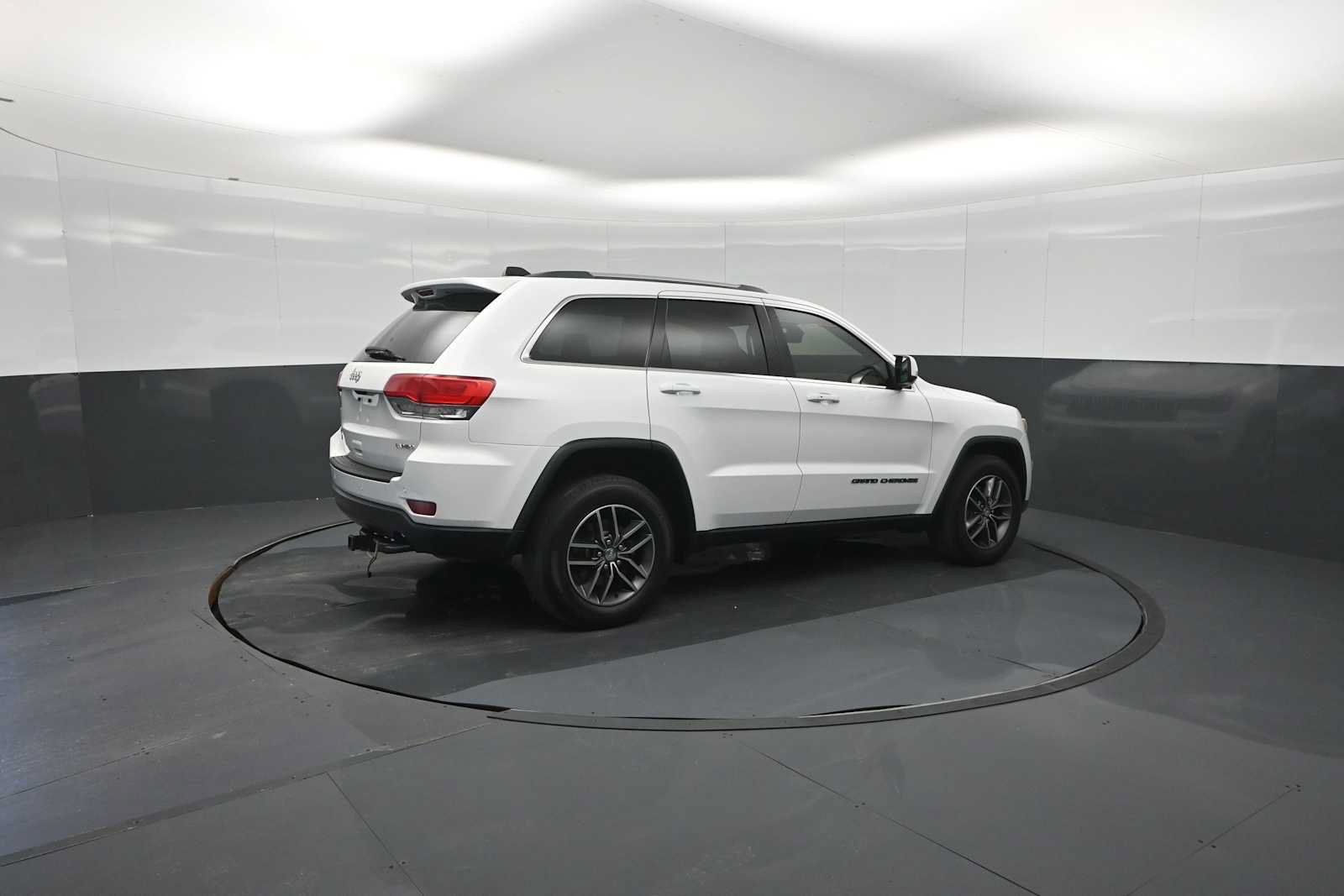 Used 2018 Jeep Grand Cherokee Laredo AWD/4WD image 30