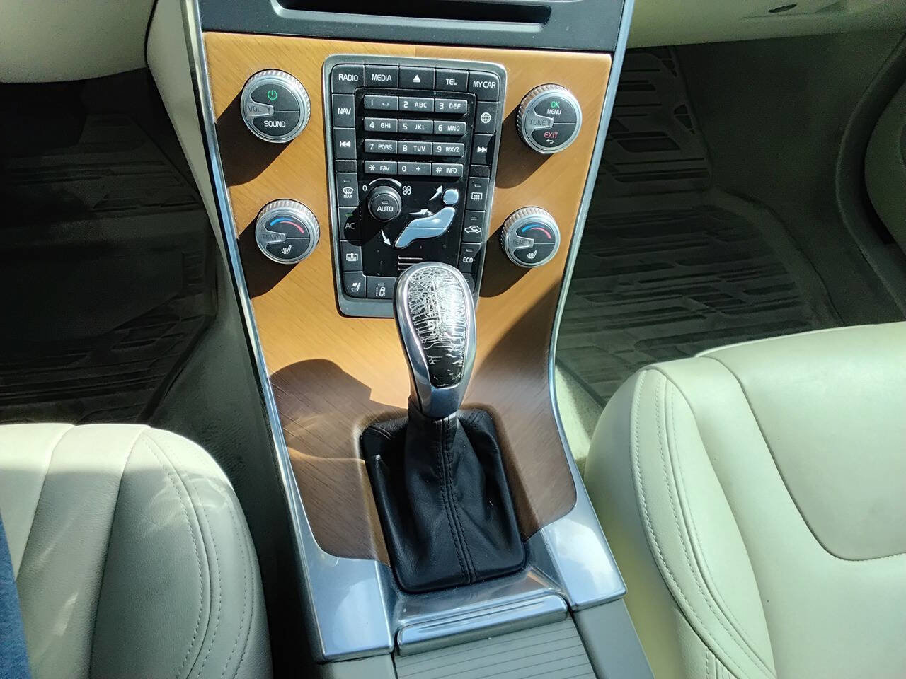 Used 2016 Volvo S60 T5 Inscription Platinum image 11