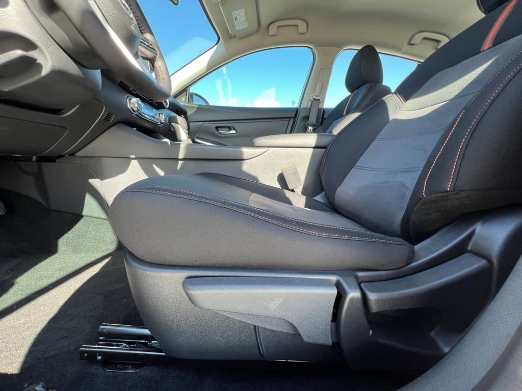 Certified 2025 Nissan Sentra SR image 14