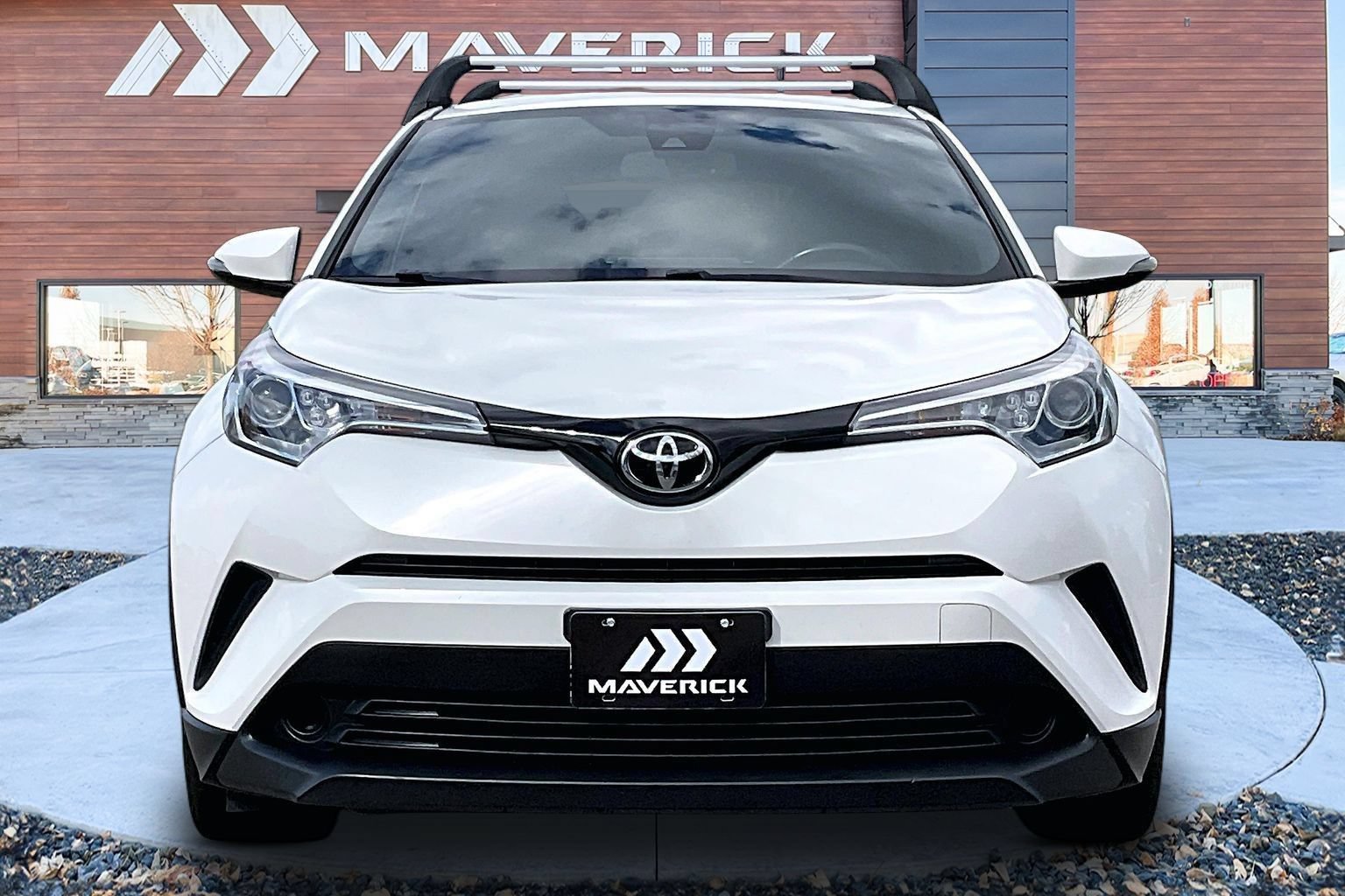 Used 2018 Toyota C-HR XLE FWD image 2