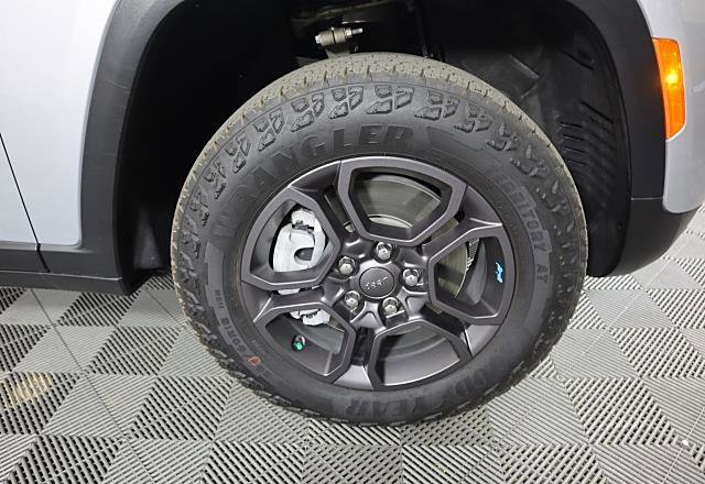 Used 2024 Jeep Grand Cherokee Trailhawk w/ Luxury Tech Group III image 15