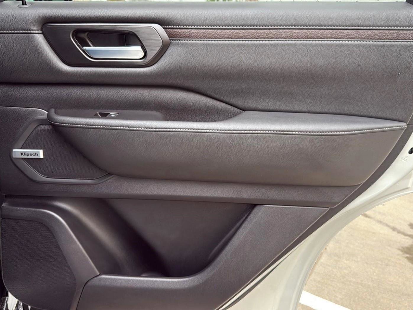 New 2026 Nissan Armada SL w/ Captain's Chari Seat Package image 43