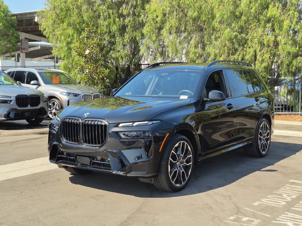 Used 2026 BMW X7 xDrive40i w/ M Sport Package AWD/4WD image 2