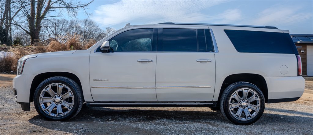 Used 2015 GMC Yukon XL Denali w/ Premium Package RWD image 2