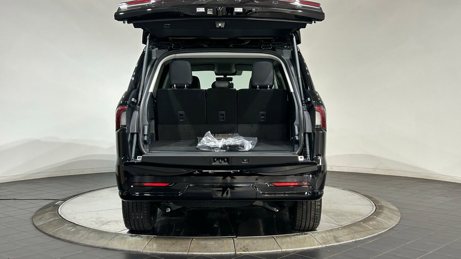 New 2026 Lincoln Navigator Premiere AWD/4WD image 34