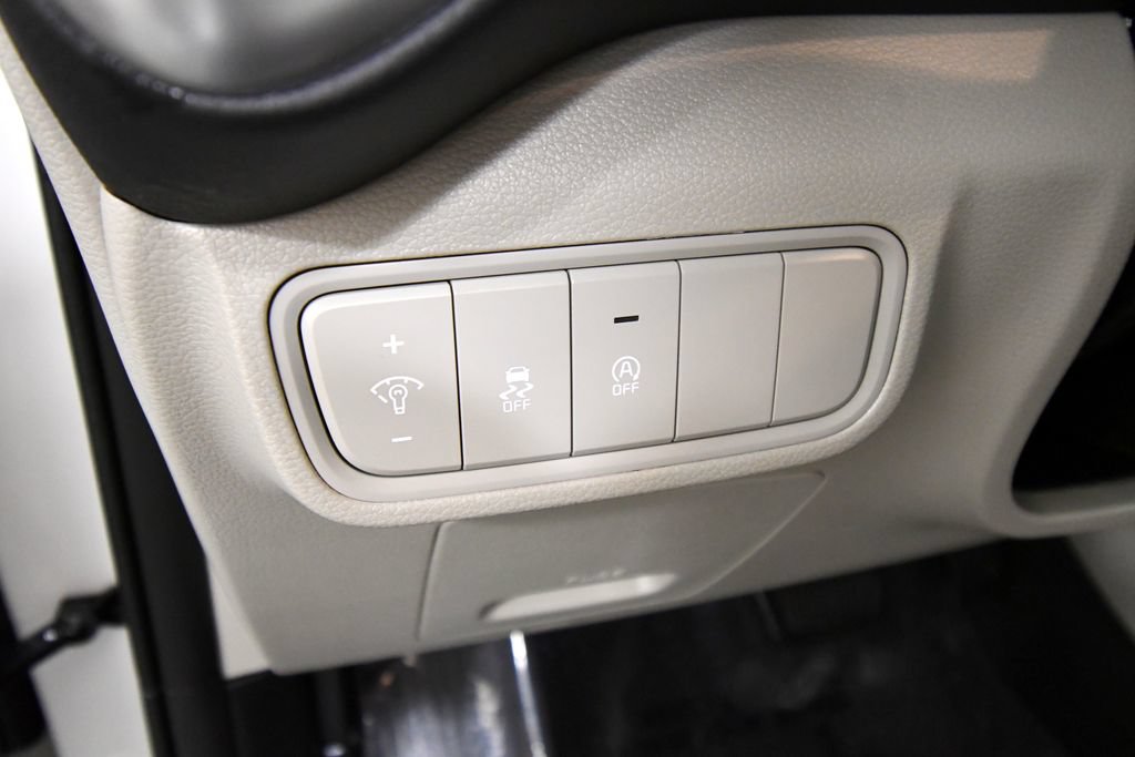 Certified 2025 Kia Soul LX FWD image 18