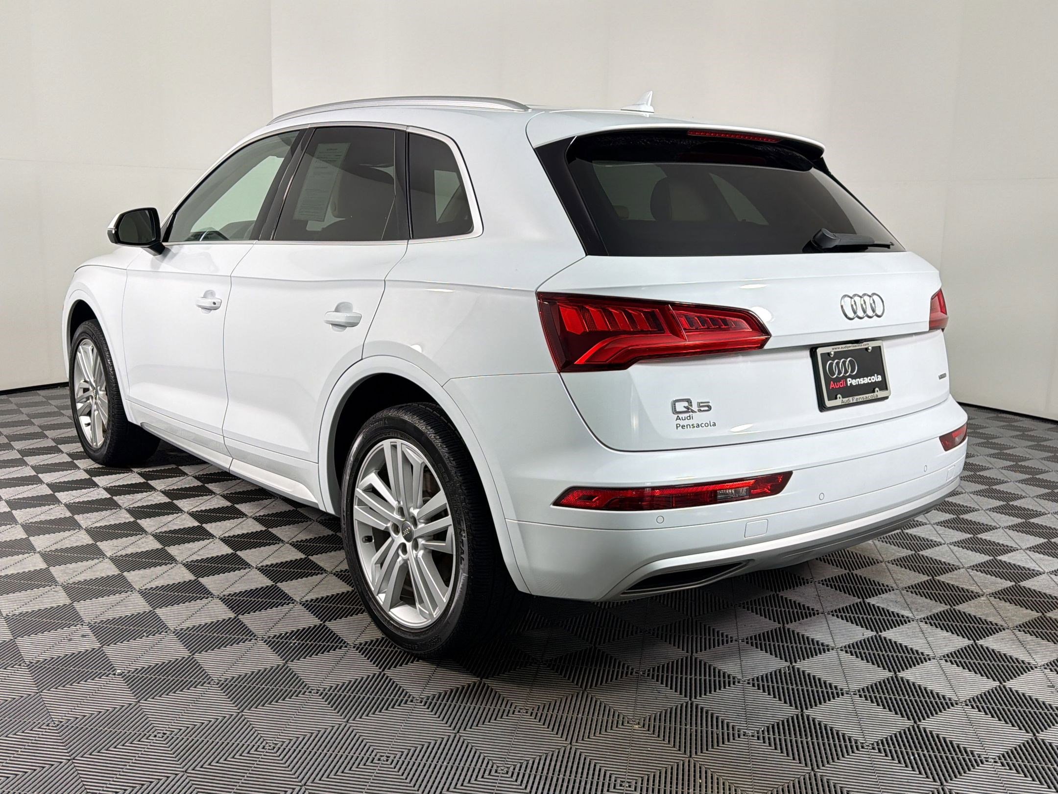 Used 2019 Audi Q5 Premium Plus AWD/4WD image 2