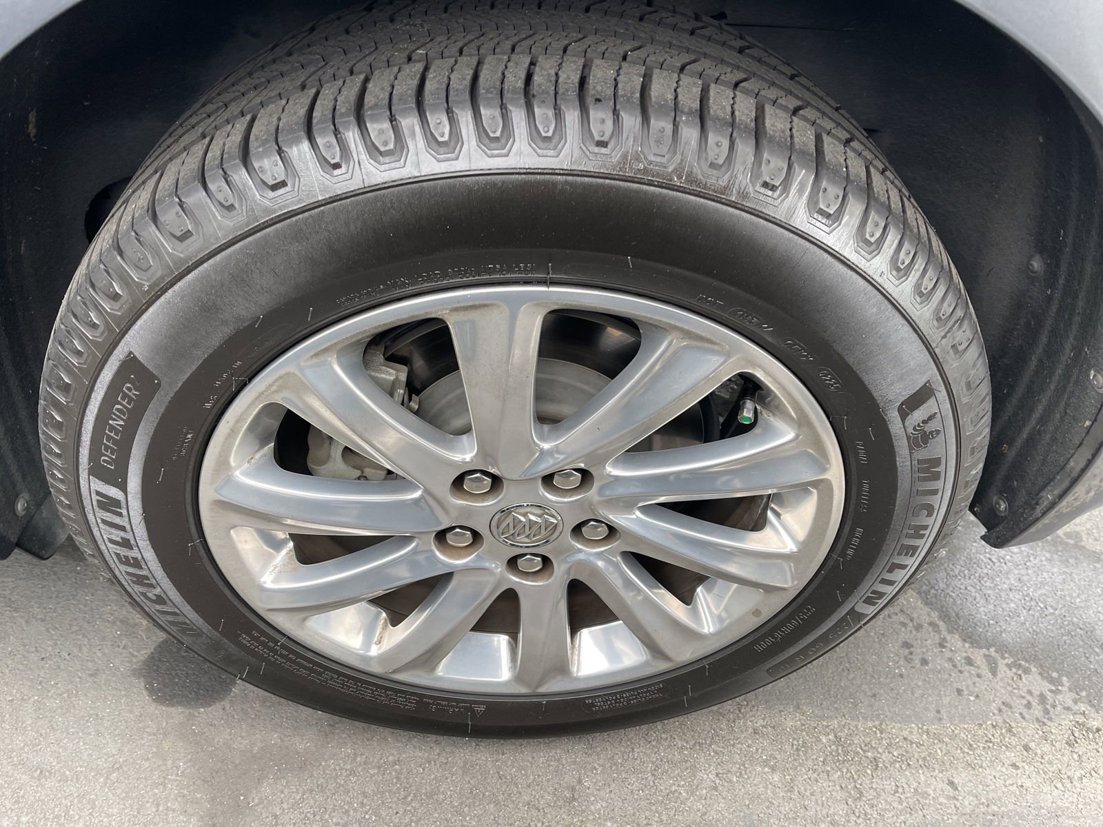 Used 2019 Buick Envision Essence image 3