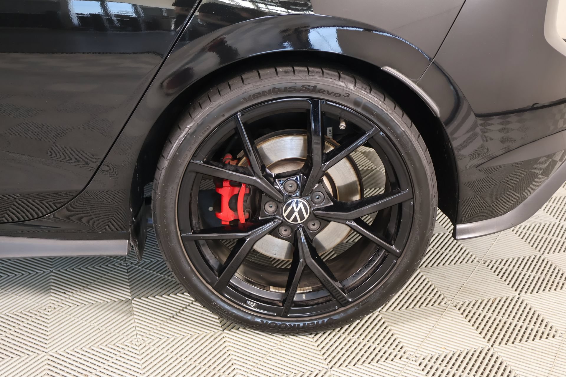 Used 2024 Volkswagen GTI SE FWD image 19
