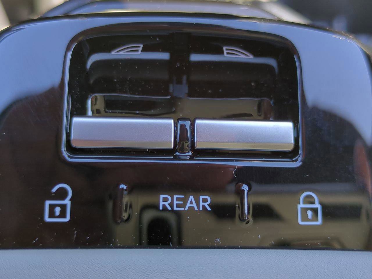 New 2026 Volvo EX30 Cross Country Ultra image 21