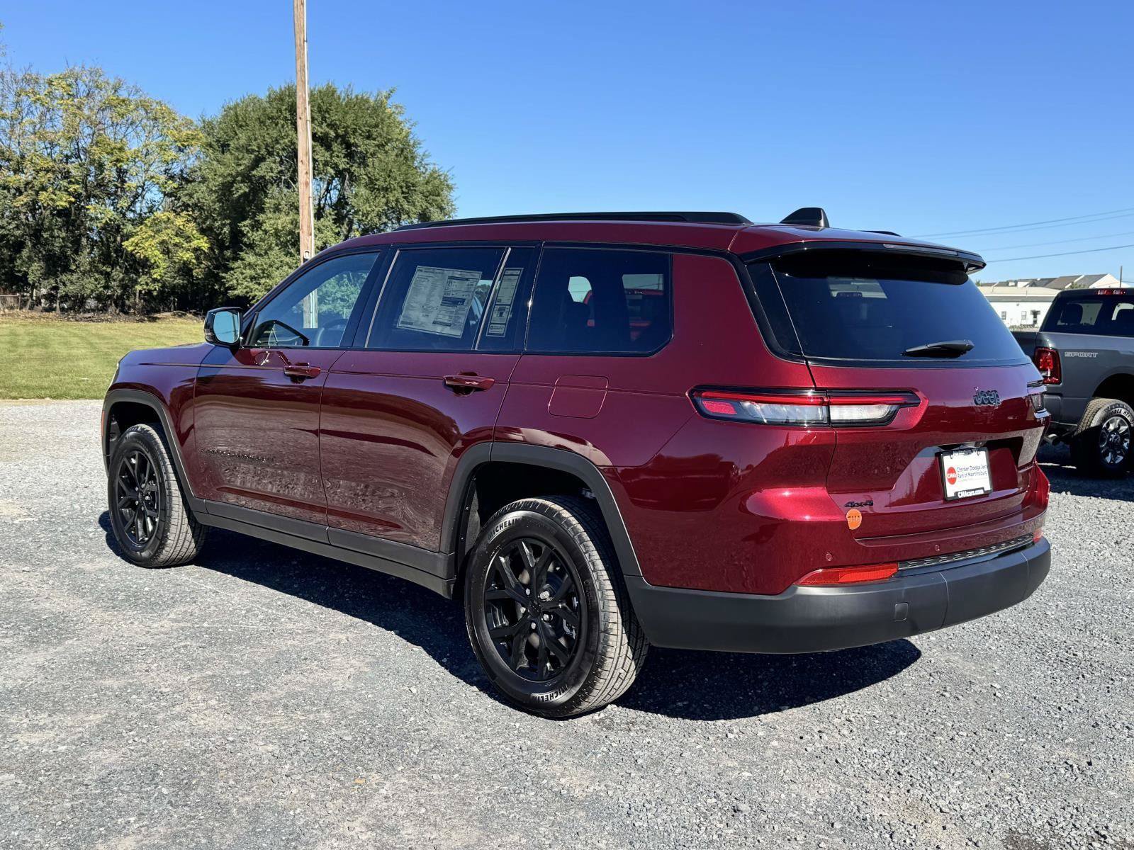 New 2025 Jeep Grand Cherokee L Laredo AWD/4WD image 22