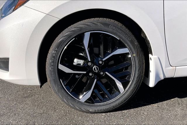 New 2025 Nissan Versa SR w/ Trunk Package FWD image 8