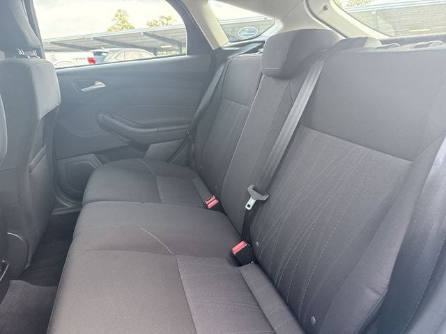 Used 2016 Ford Focus SE FWD image 21