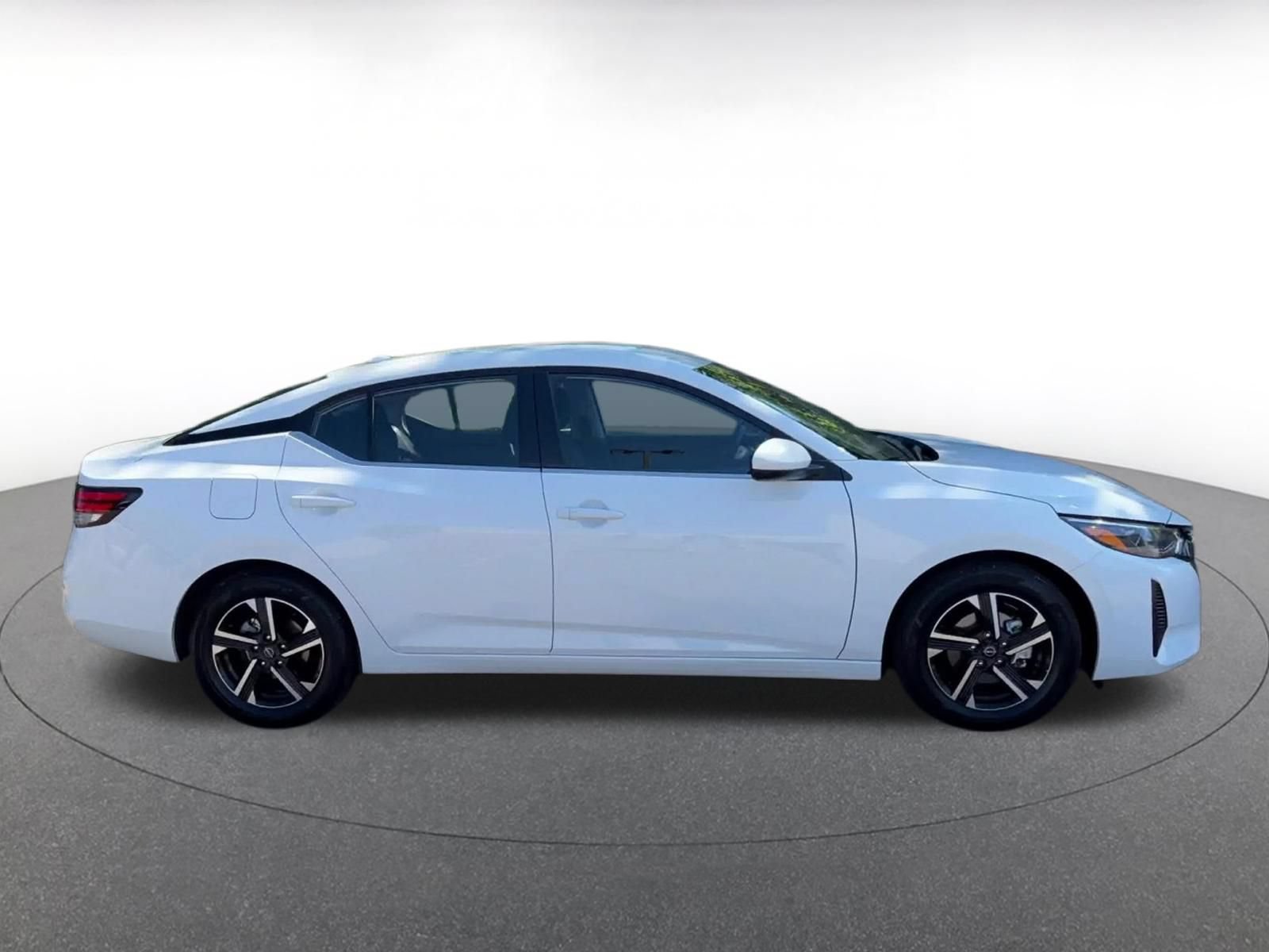 Used 2025 Nissan Sentra SV FWD image 16