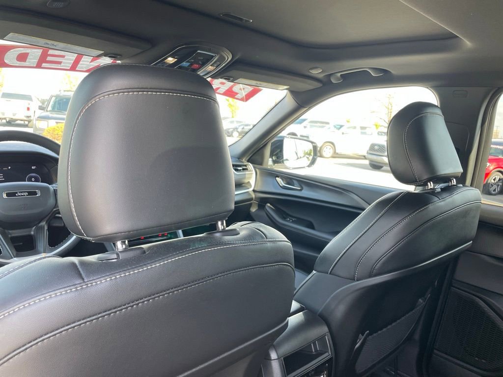 Used 2025 Jeep Grand Cherokee Altitude image 29