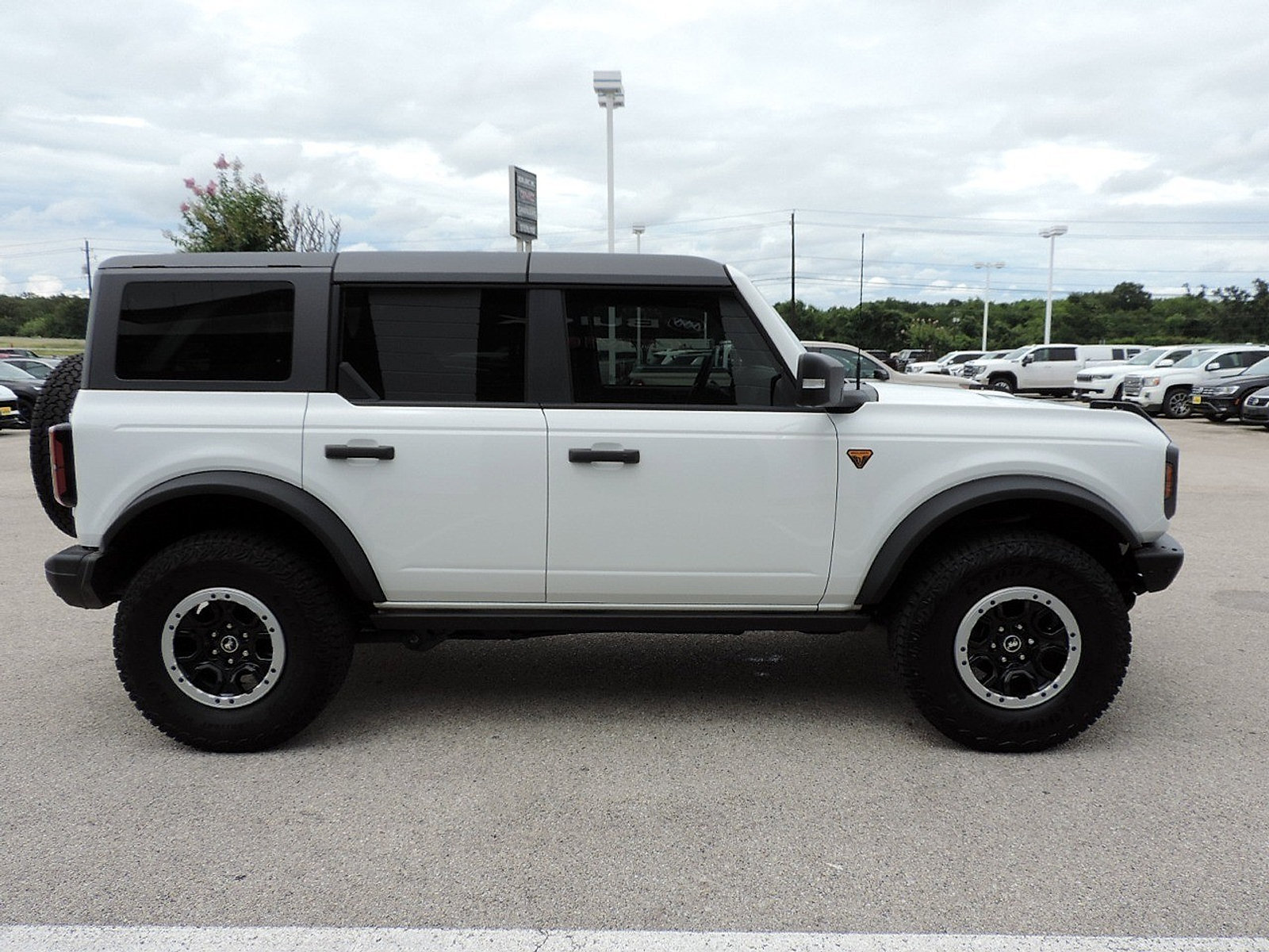 Used 2025 Ford Bronco Badlands AWD/4WD image 4