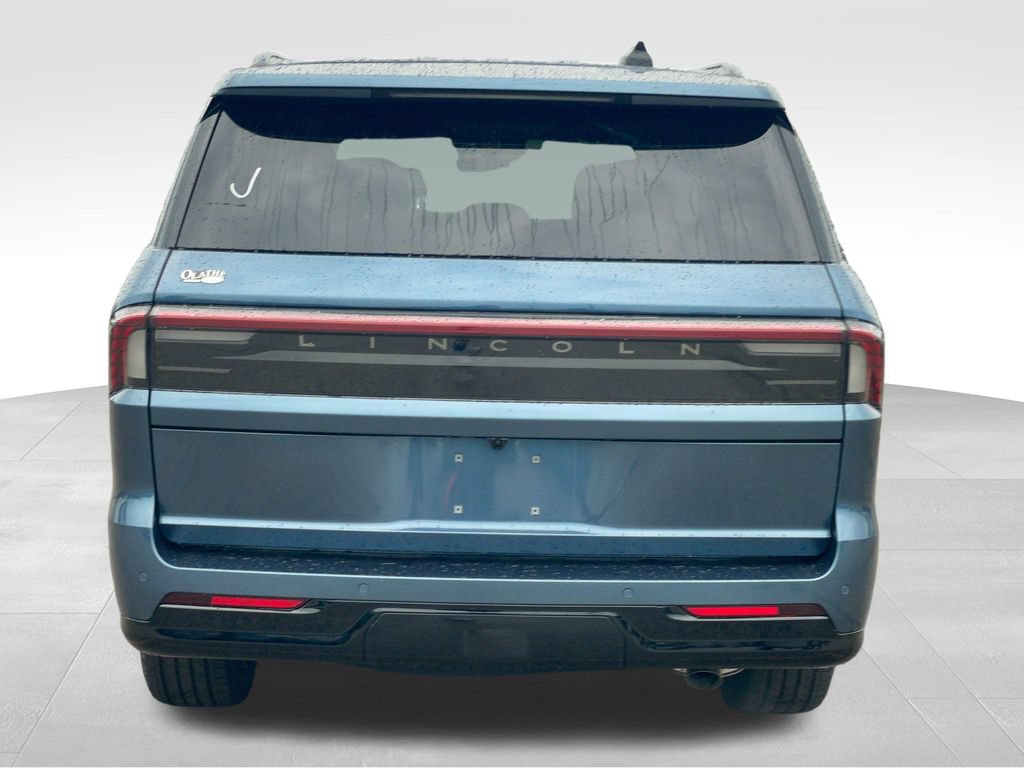New 2027 Lincoln Navigator Reserve w/ Jet Appearance Package AWD/4WD image 4