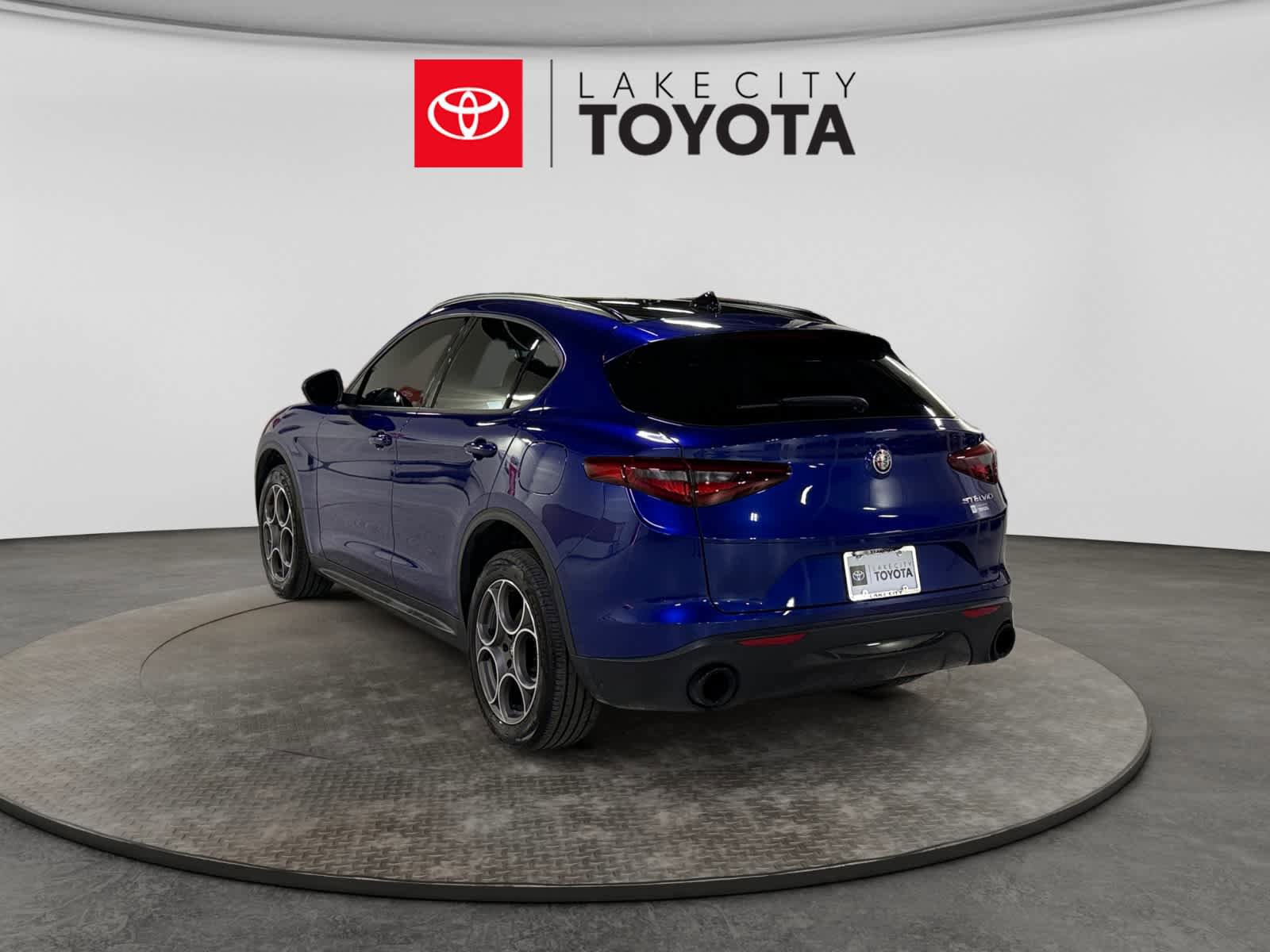 Used 2023 Alfa Romeo Stelvio Sprint RWD image 5
