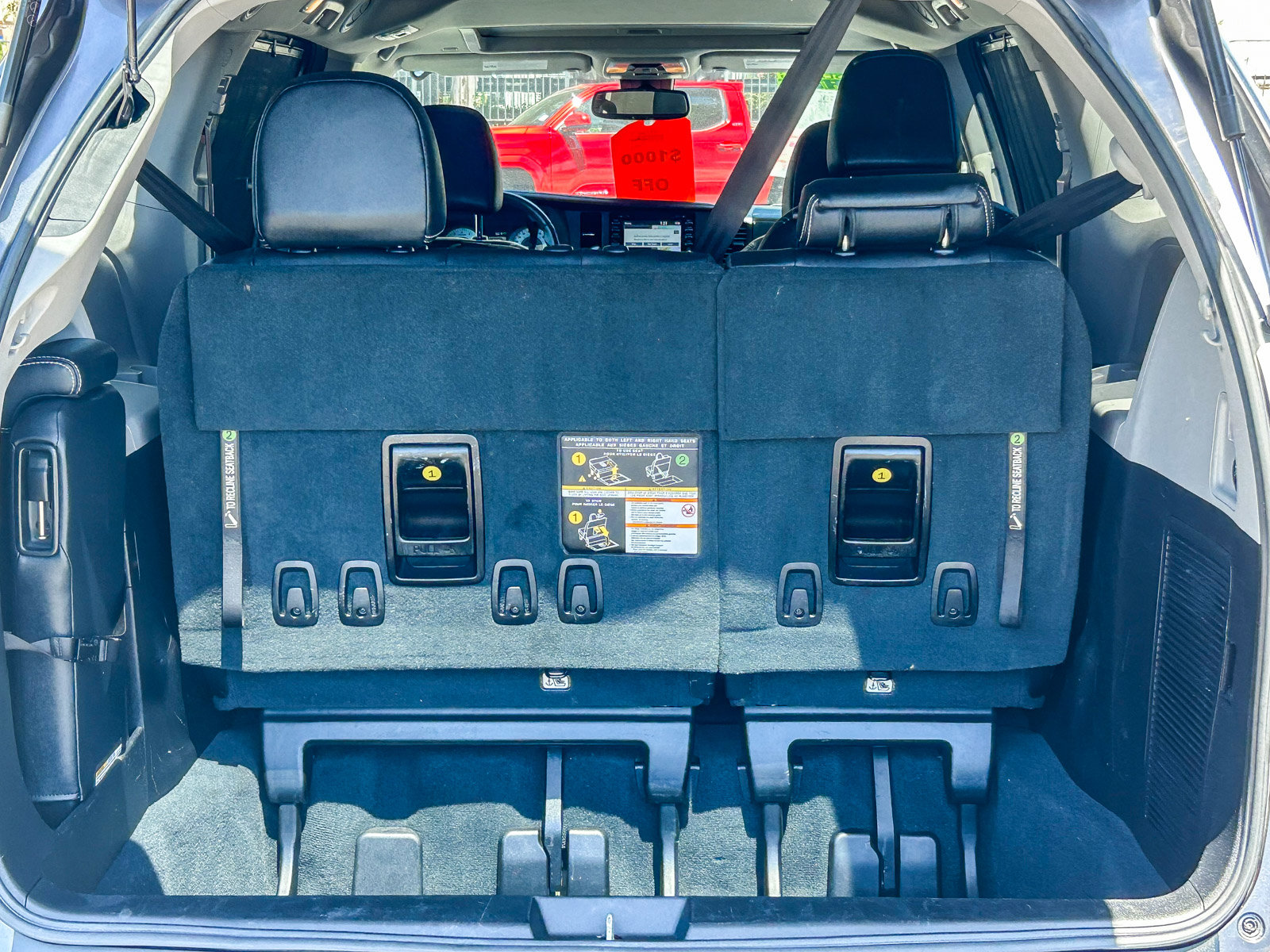 Used 2020 Toyota Sienna SE w/ SE Preferred Package FWD image 25