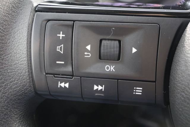 Used 2022 Nissan Rogue SV image 11