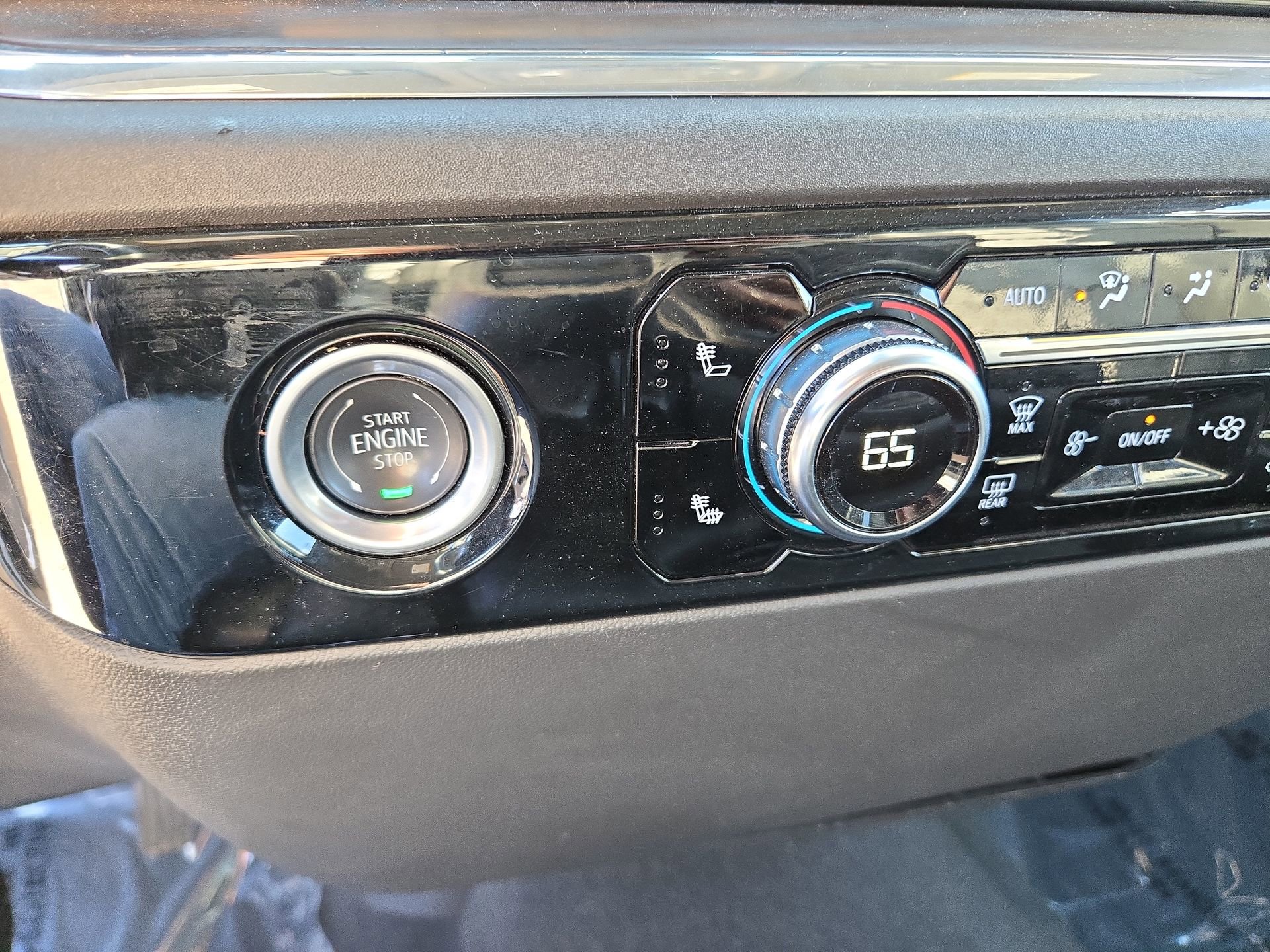 Used 2024 GMC Sierra 1500 SLT image 28