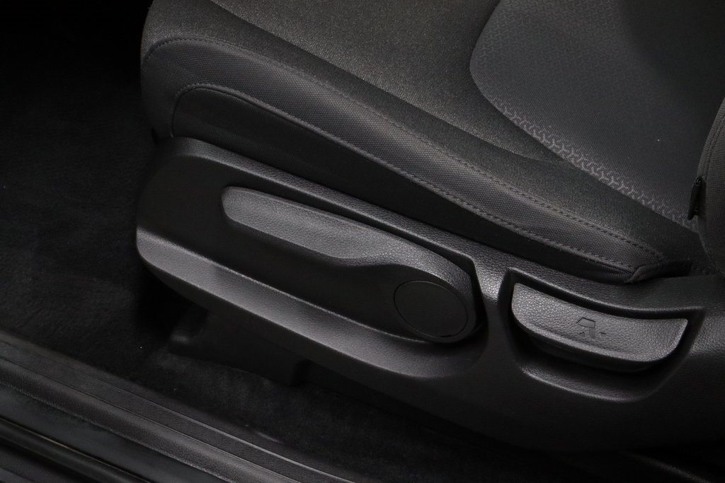 Used 2024 Kia Carnival LX image 23