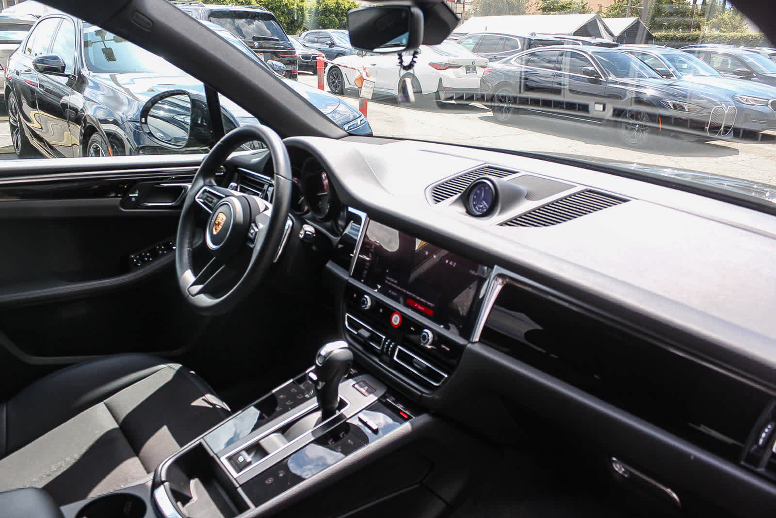 Used 2023 Porsche Macan AWD/4WD image 16