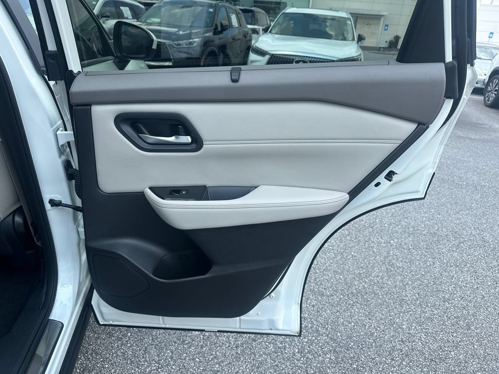Used 2023 Nissan Rogue SV w/ SV Premium B Package FWD image 14