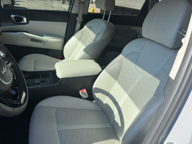Used 2025 Kia Sorento S w/ Panoramic Sunroof Package FWD image 9