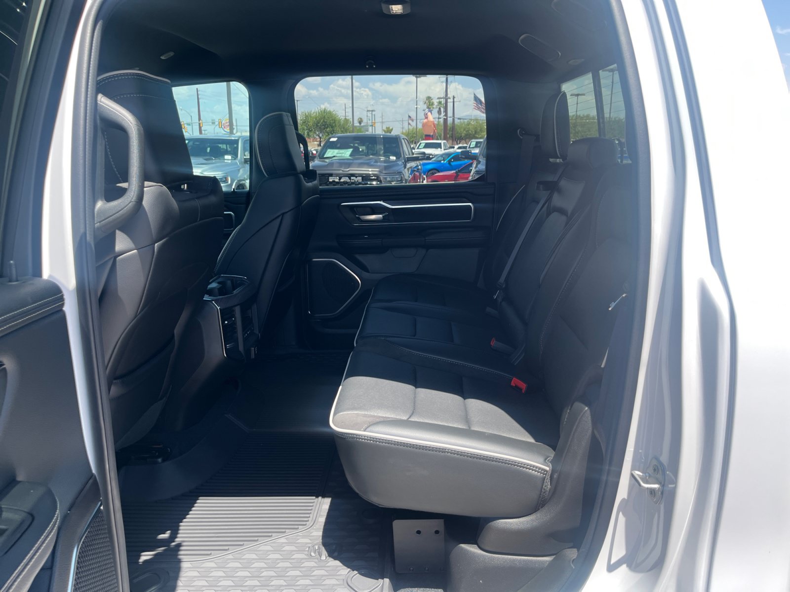 New 2026 RAM 1500 Laramie w/ Chrome Appearance Group AWD/4WD image 17