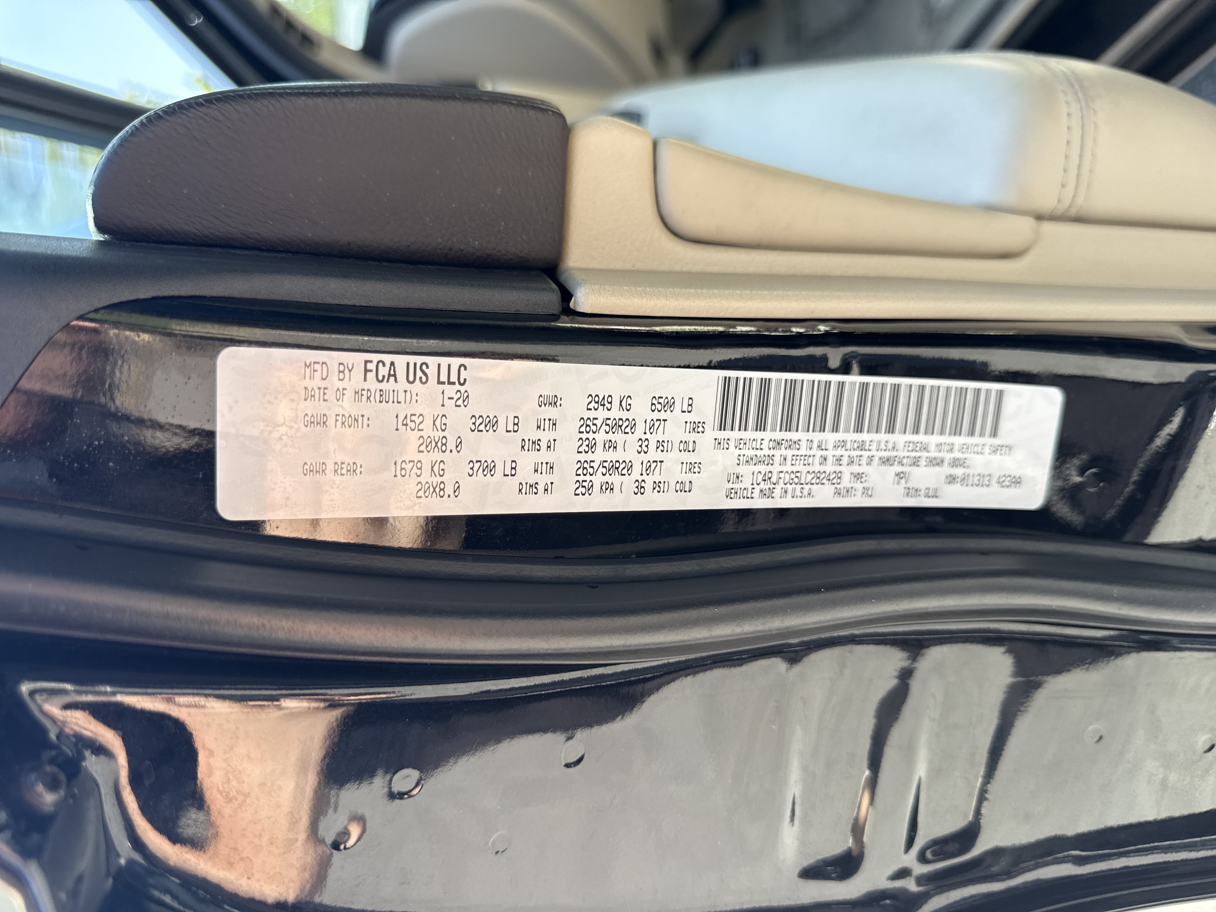 Used 2020 Jeep Grand Cherokee Overland AWD/4WD image 35