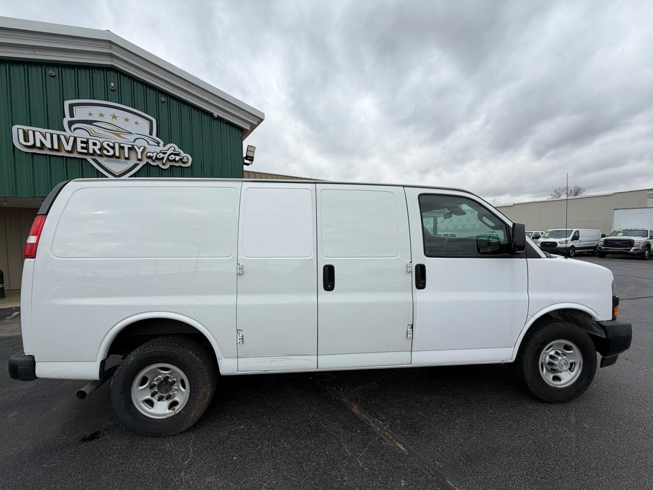 Used 2019 Chevrolet Express 2500 RWD image 2