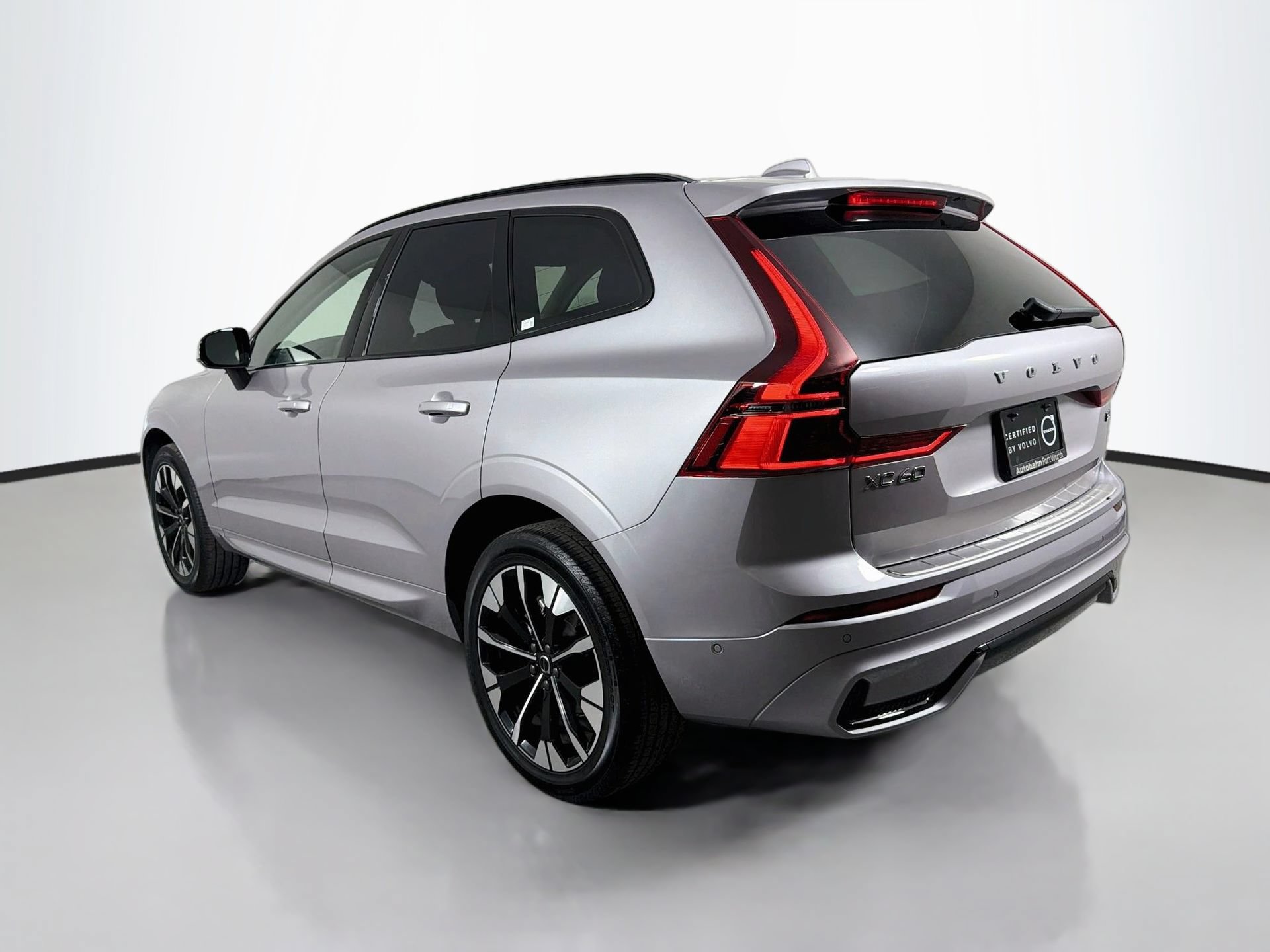 Certified 2026 Volvo XC60 B5 Plus AWD/4WD image 8