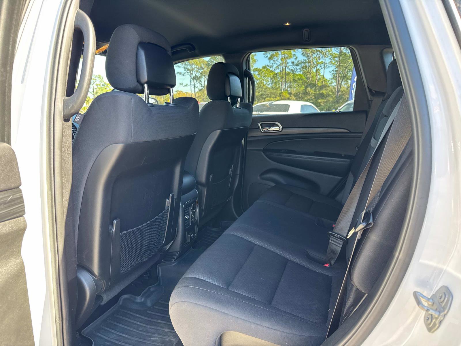 Used 2019 Jeep Grand Cherokee Laredo image 15