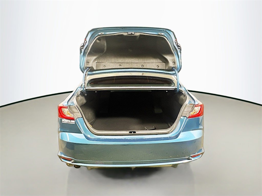 Used 2025 Toyota Camry SE image 34