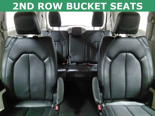 Used 2024 Chrysler Pacifica Touring-L image 4