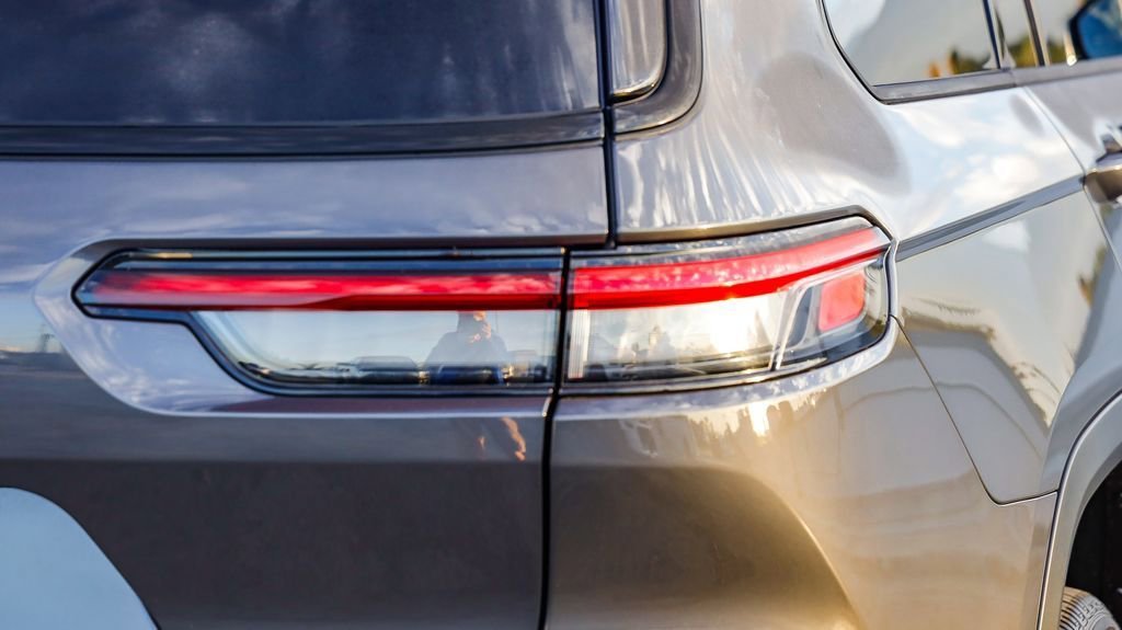 New 2025 Jeep Grand Cherokee L Altitude image 10