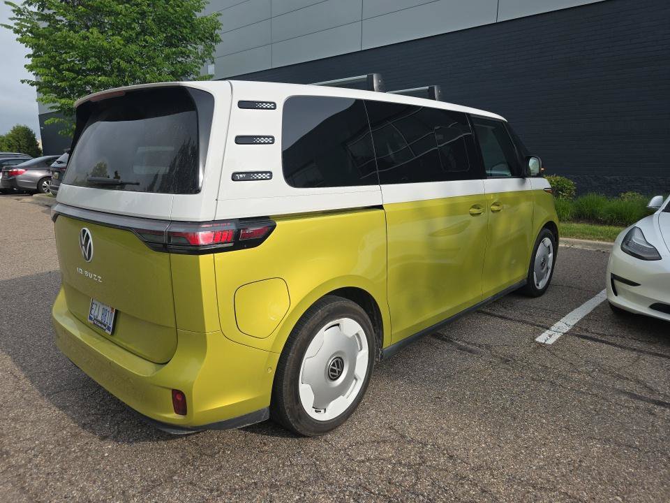Certified 2025 Volkswagen ID. Buzz 1st Edition RWD image 8