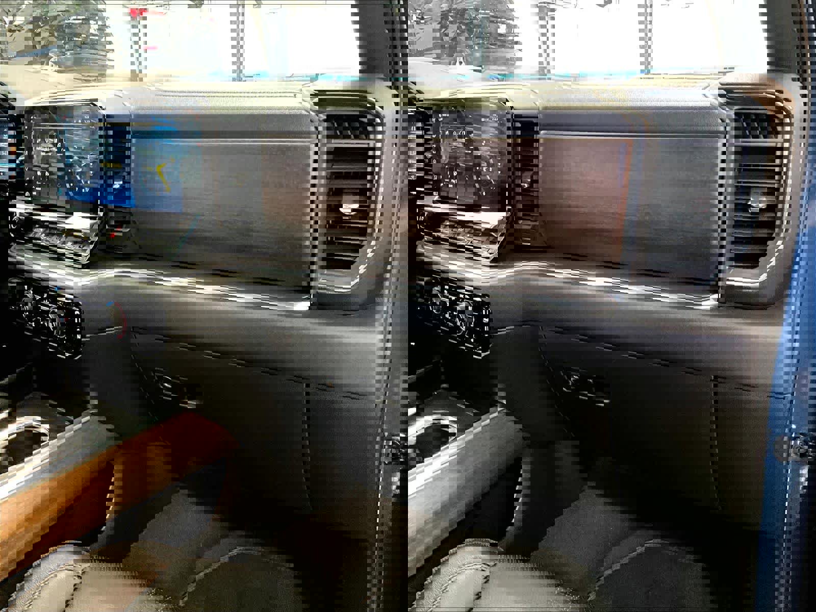 Used 2023 Chevrolet Silverado 1500 High Country w/ High Country Premium Package image 13