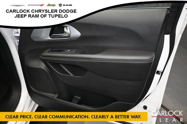 Used 2026 Chrysler Pacifica Limited FWD image 39