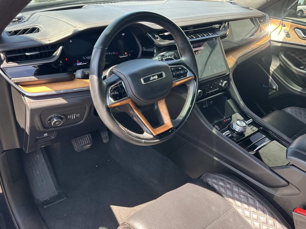 Used 2023 Jeep Grand Cherokee L Summit AWD/4WD image 2