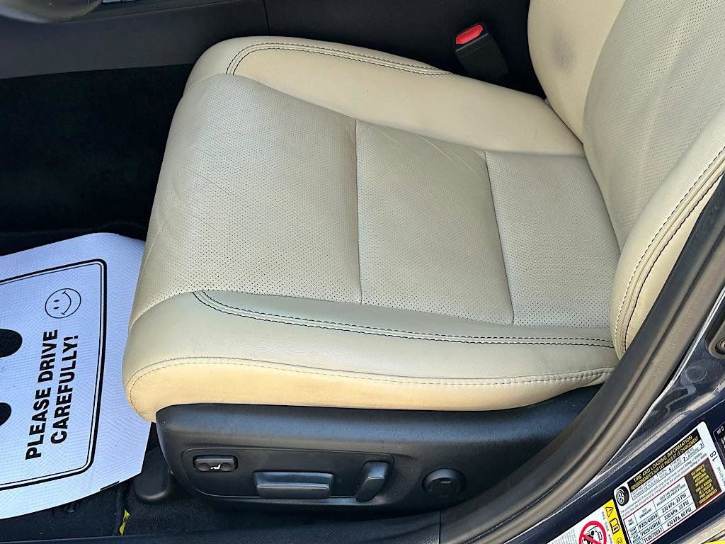 Certified 2017 Toyota Avalon Limited FWD image 12