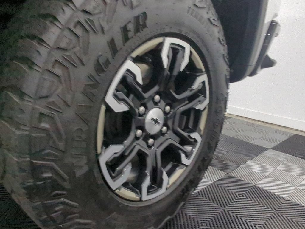 Used 2024 Chevrolet Silverado 1500 ZR2 AWD/4WD image 36