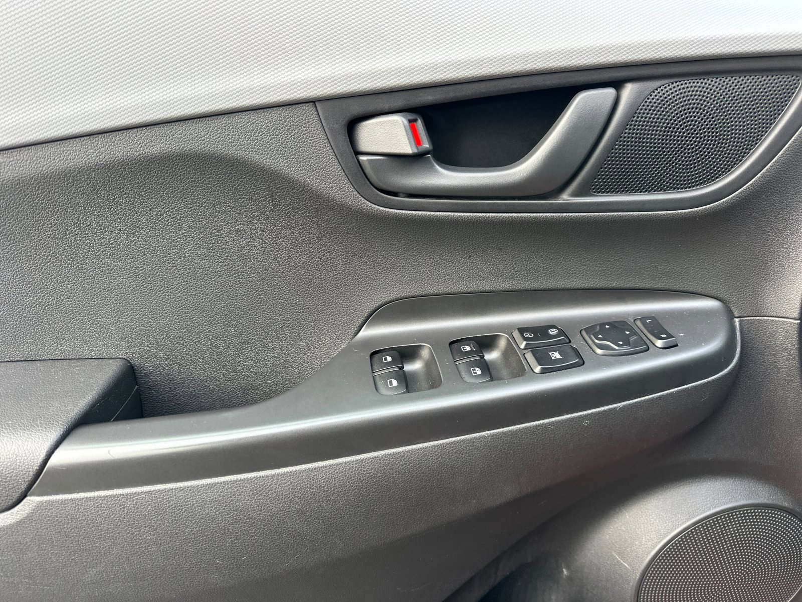 Used 2019 Hyundai Kona SEL image 11