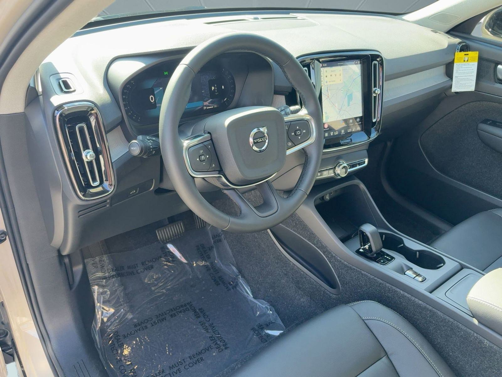 New 2026 Volvo XC40 B5 Core w/ Climate Package image 4