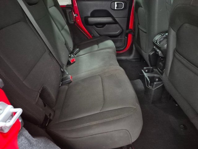 Used 2018 Jeep Wrangler Unlimited Sahara AWD/4WD image 19