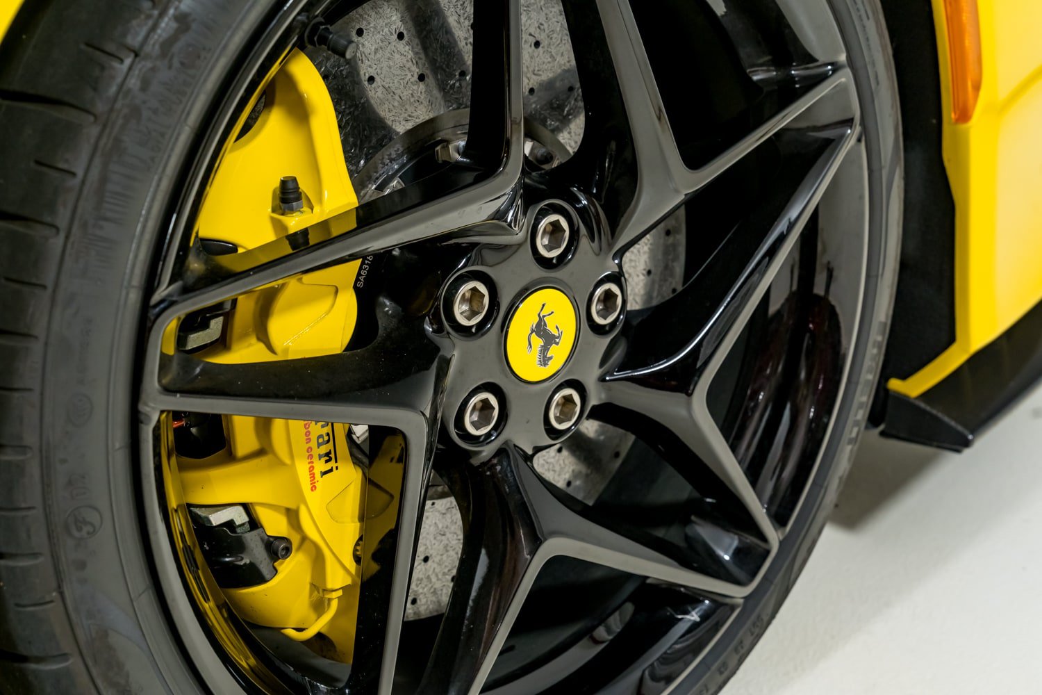 Used 2022 Ferrari F8 Tributo RWD image 43